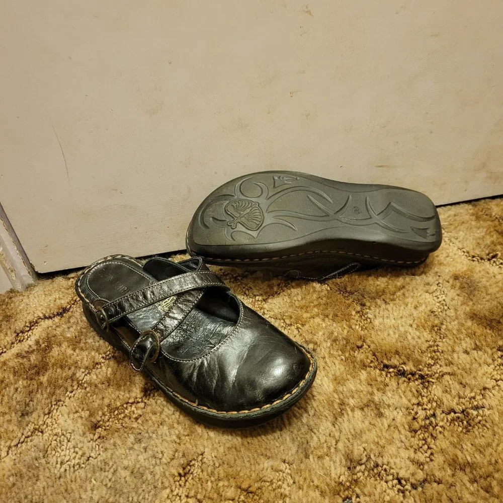 Shoes - Picture 2 of 2